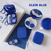 Klein Blauer Behälter für farbige Kontaktlinsen